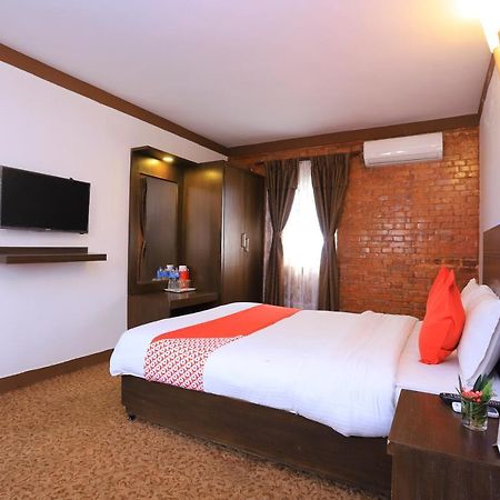Oyo 591 Hotel Blue Moon Dharampur ภายนอก รูปภาพ