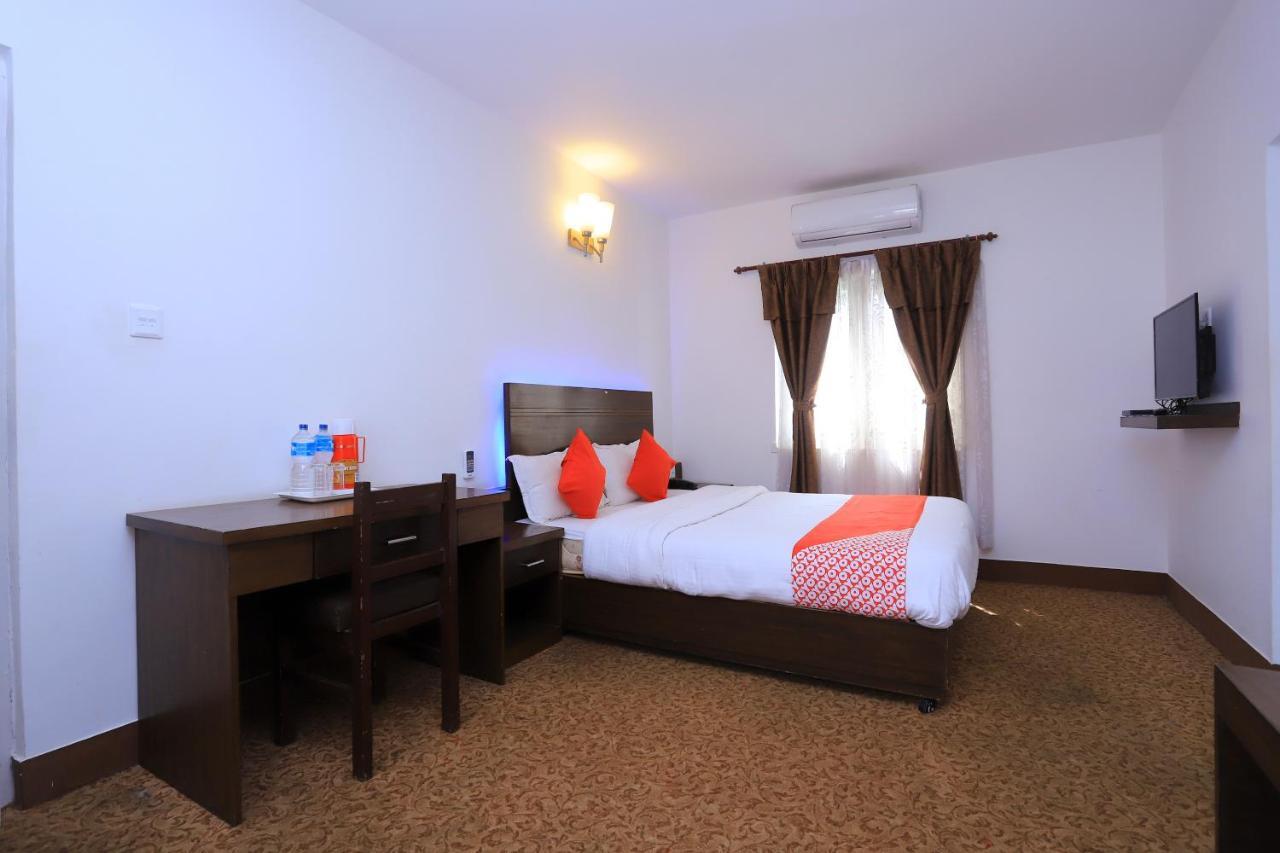 Oyo 591 Hotel Blue Moon Dharampur ภายนอก รูปภาพ