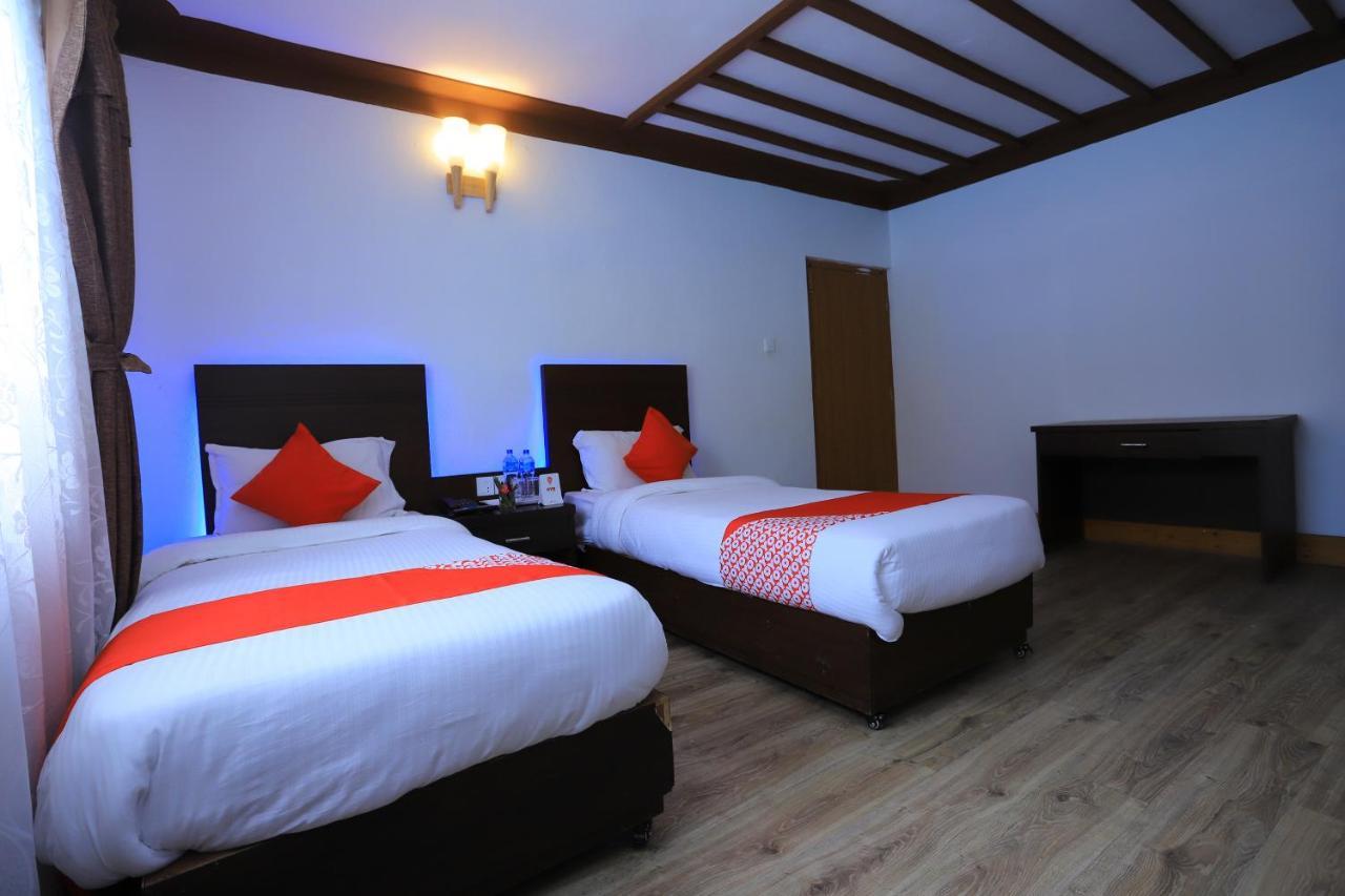 Oyo 591 Hotel Blue Moon Dharampur ภายนอก รูปภาพ